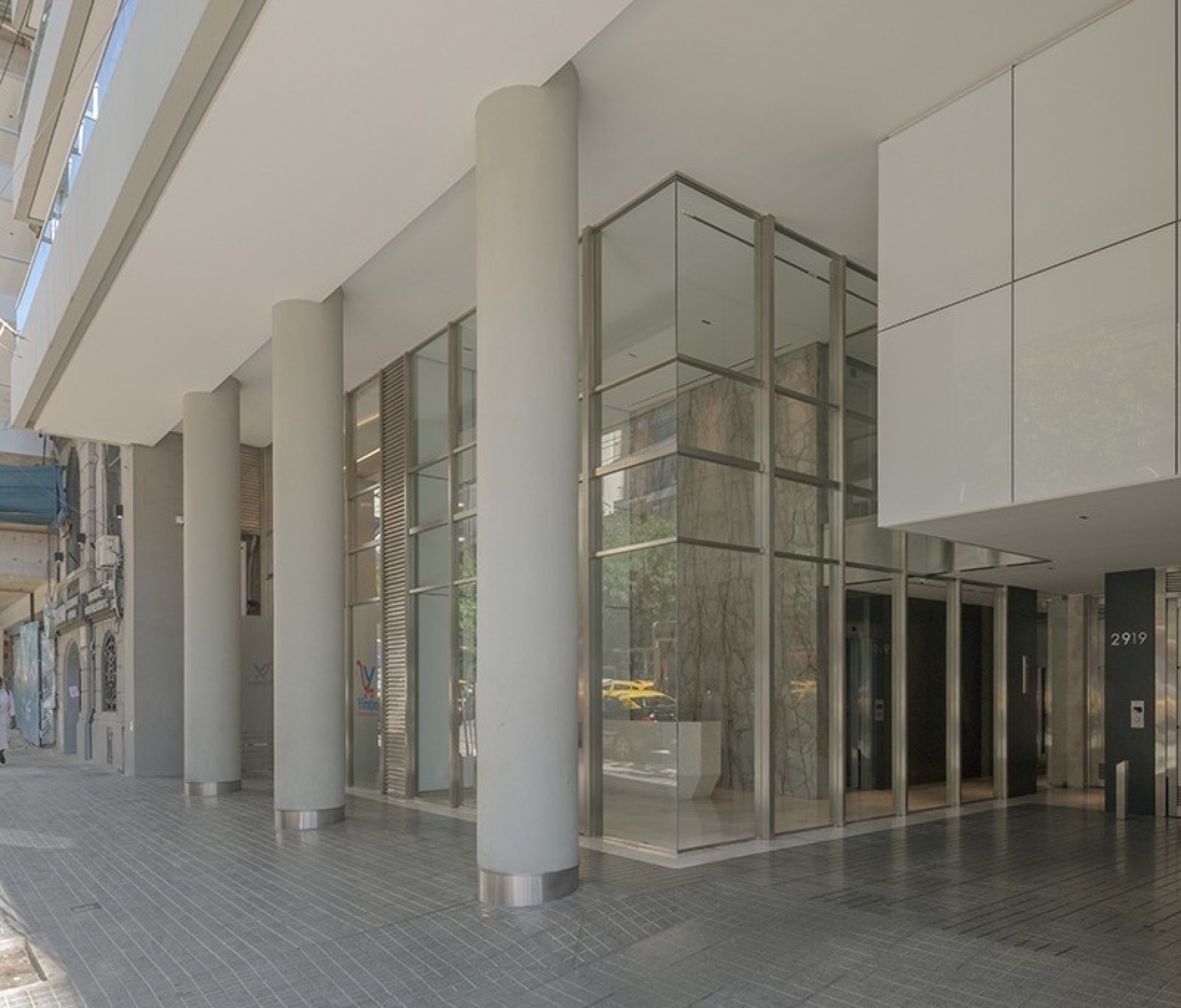 Espacio Córdoba: fachada sobre Avenida Córdoba